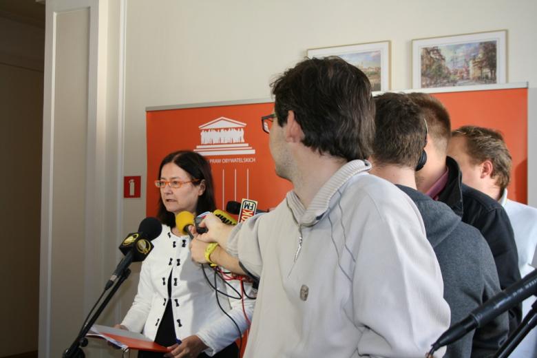 na zdjęciu RPO prof. Irena Lipowicz podczas wypowiedzi na temat wniosku do TK