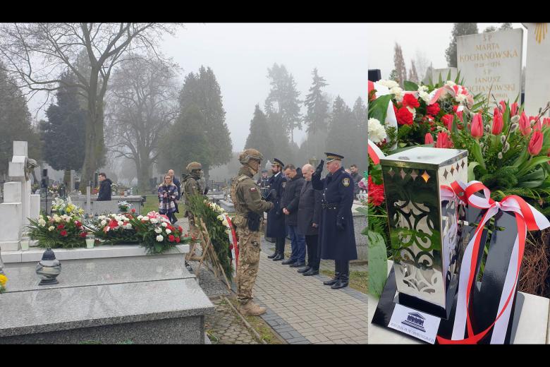 Kolaż dwóch zdjęć. Na jednym grób z kwiatami i wieńcami przed którym salutują żołnierze, na drugim zbliżenie na sam grób, na którym spoczywają kwiaty i wieńce oraz znicz z podpisem "Rzecznik Praw Obywatelskich"