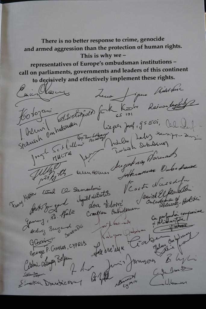 na zdjęciu tekst deklaracji wraz z podpisami uczestników semianarium