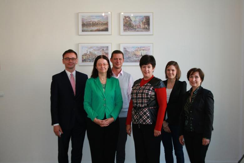 na zdjęciu prof. Irena Lipowicz, Valeriya Lutkovska i uczestnicy spotkania