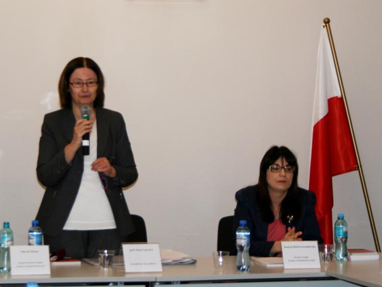 na zdjęciu prof. Irena Lipowicz i Justyna Lewandowska - dyrektor Krajowego Mechanizmu Prewencji