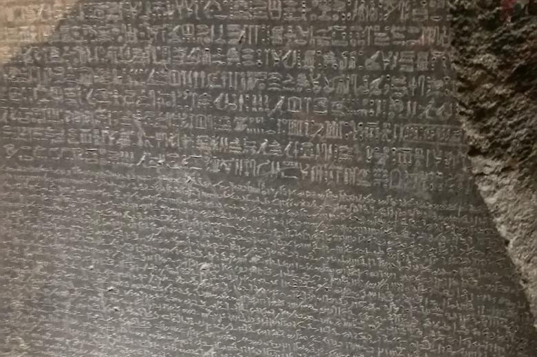 Kamień z napisem hieroglificznym i demotycznym