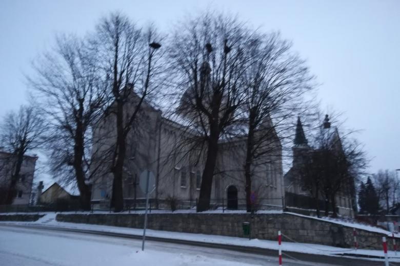 Dwa kościoły zimą
