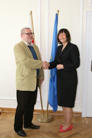 Na zdjęciu prof. Irena Lipowicz wita się z Wojciechem Borowikiem